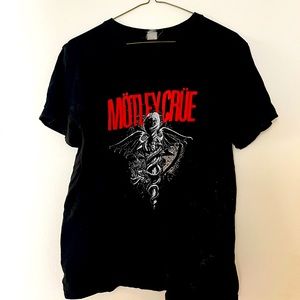 Medium motley Crüe shirt